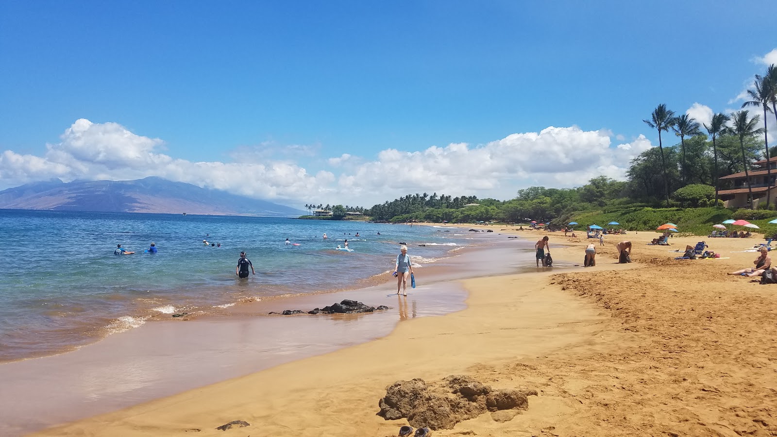 Photo of Po‘olenalena Beach with bright sand surface