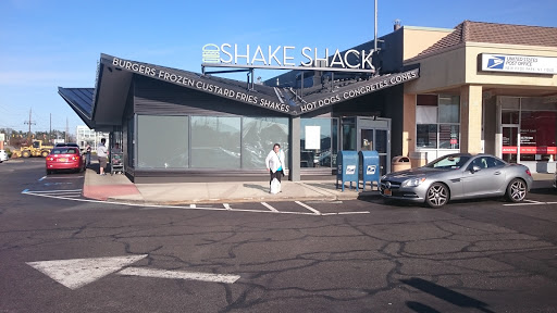 Shopping Mall «Lake Success Shopping Center», reviews and photos, 1526 Union Tpke, New Hyde Park, NY 11040, USA