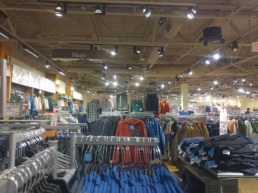 Sportswear Store «Columbia Sportswear Outlet Store - Prime Outlets in Ellenton», reviews and photos, 5661 Factory Shops Blvd #470, Ellenton, FL 34222, USA
