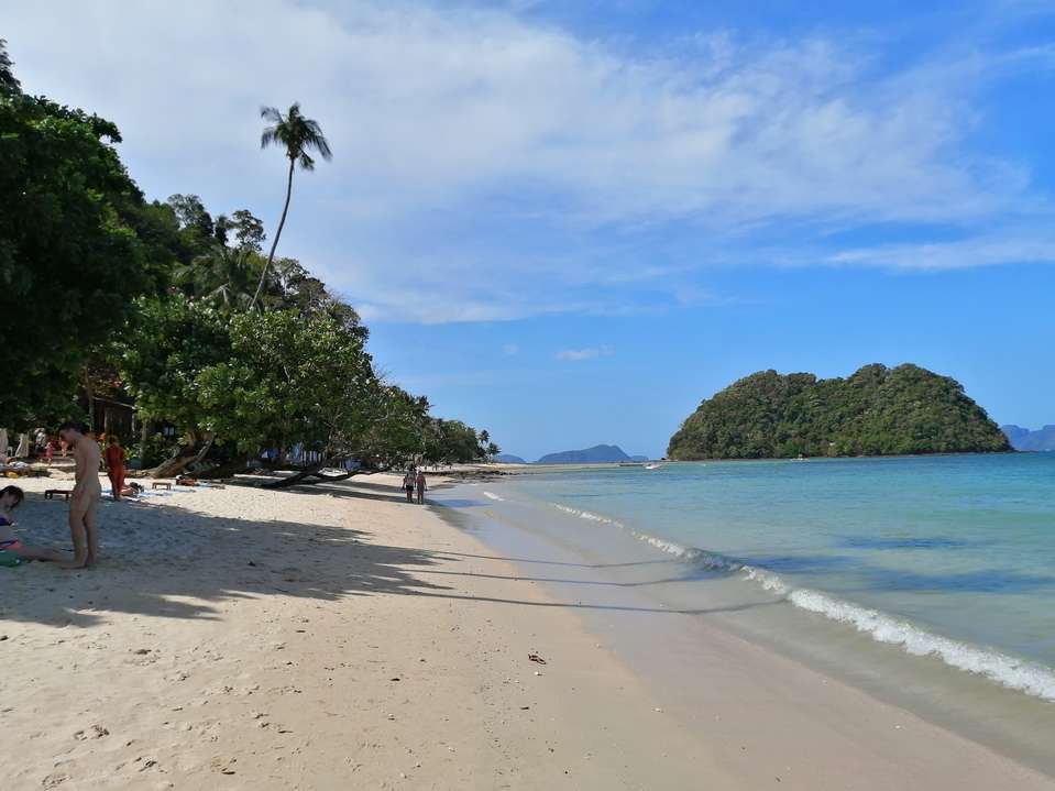 Foto von Marimegmeg Beach mit türkisfarbenes wasser Oberfläche