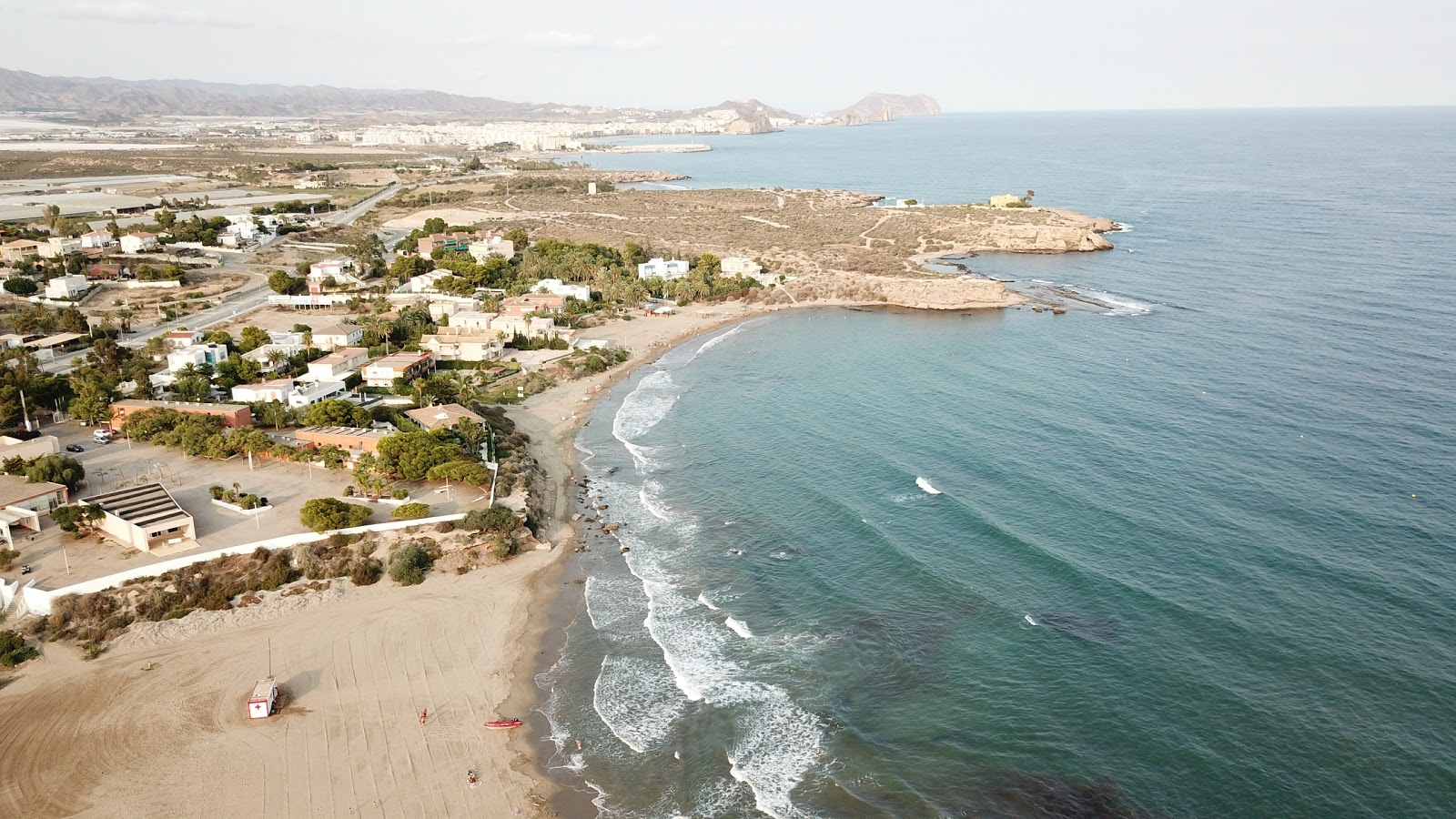 Photo de Calarreona beach avec sable lumineux de surface