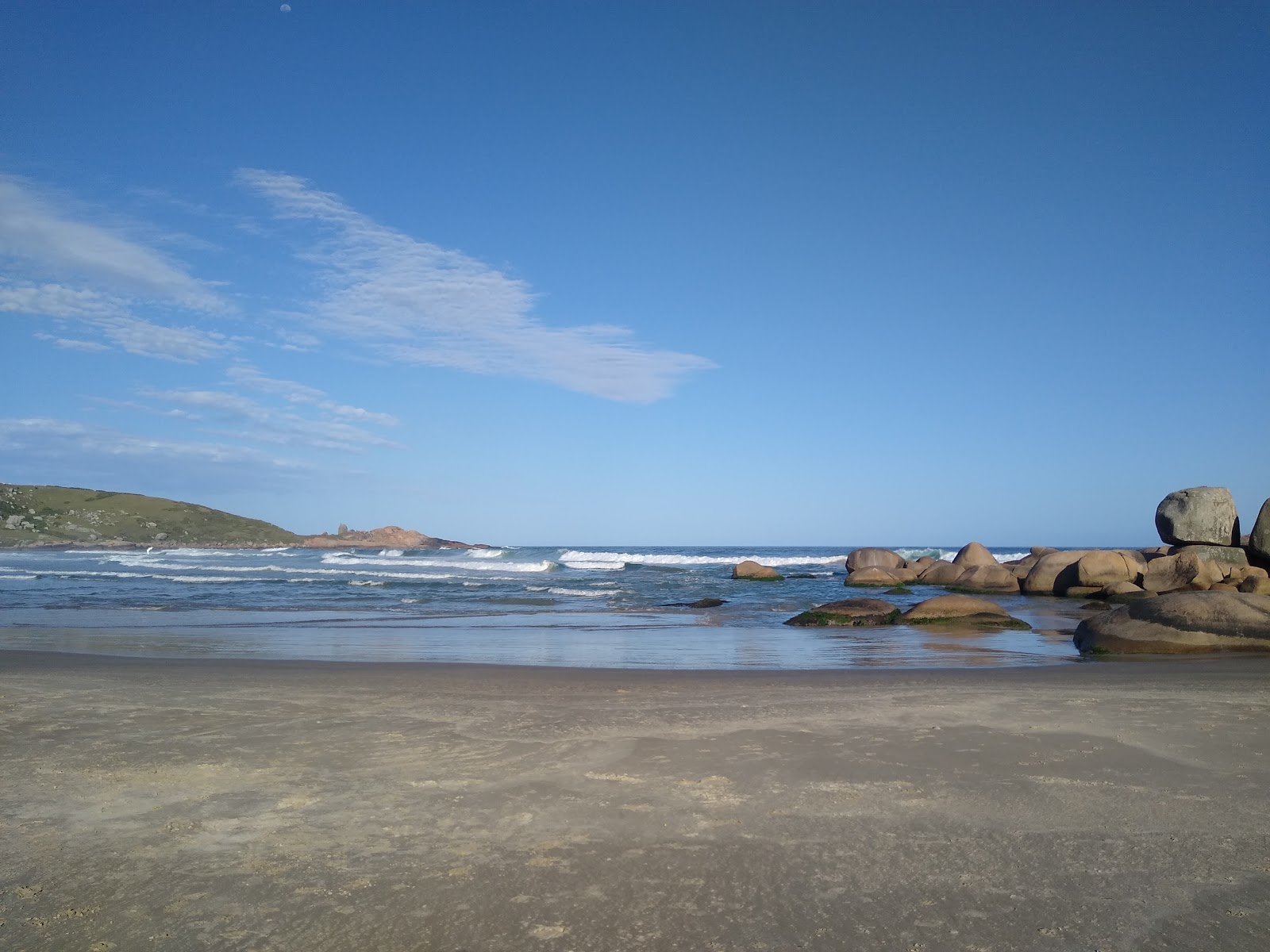 Foto van Praia da Gravata gelegen in een natuurlijk gebied
