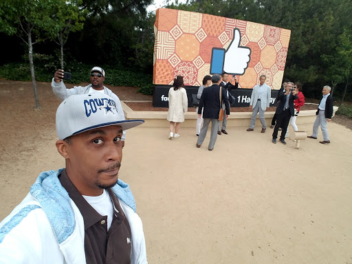 Tourist Attraction «Facebook Thumbs Up Sign», reviews and photos, 1 Hacker Way, Menlo Park, CA 94025, USA