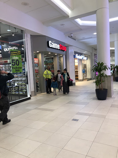GameStop, 100 Cambridgeside Pl, Cambridge, MA 02141, USA, 