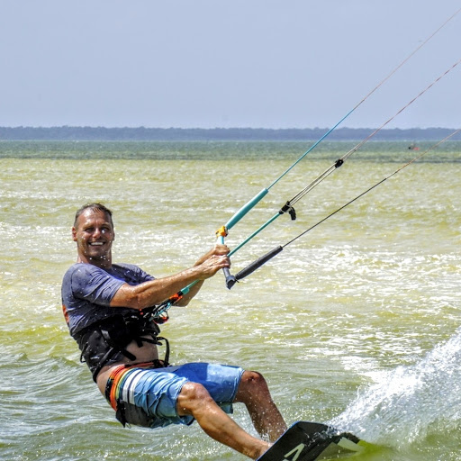 Airlift Kiteboarding Cancun - Kitesurf Mexico - Kite school Isla blanca