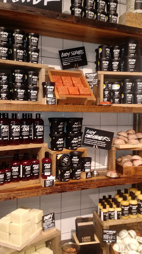 Cosmetics Store «Lush», reviews and photos, 112 E Broadway, Bloomington, MN 55425, USA