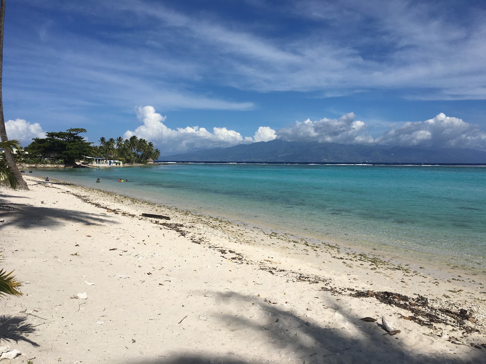 Foto de Playa Temae con parcialmente limpio nivel de limpieza