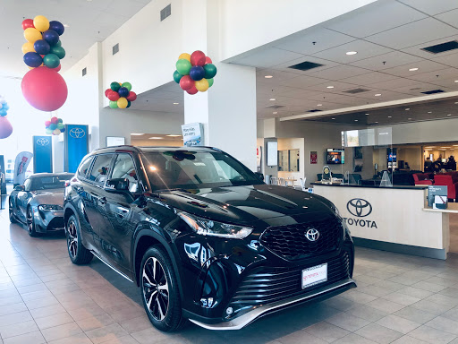 Toyota Dealer «Toyota Town of Stockton», reviews and photos, 2150 E Hammer Ln, Stockton, CA 95210, USA