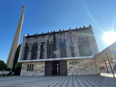Basílica de la Virgen del Camino Av. Astorga, 94, 24198 La Virgen del Camino, León, España