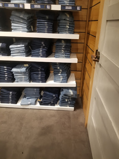 Clothing Store «Aéropostale», reviews and photos, 200 Baychester Ave, Bronx, NY 10475, USA