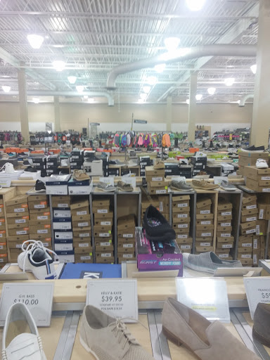 Shoe Store «DSW Designer Shoe Warehouse», reviews and photos, 5518 Leesburg Pike, Falls Church, VA 22041, USA