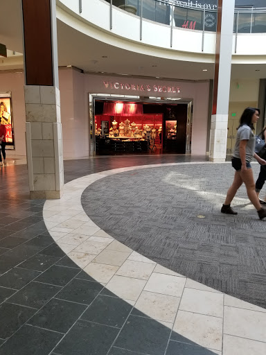 Shopping Mall «The Mall at Robinson», reviews and photos, 100 Robinson Centre Drive, Pittsburgh, PA 15205, USA