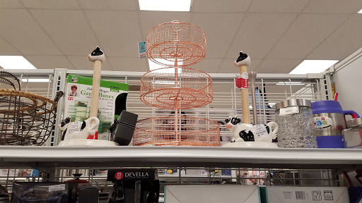 Clothing Store «Ross Dress for Less», reviews and photos, 8095 Stonewall Shops Square, Gainesville, VA 20155, USA