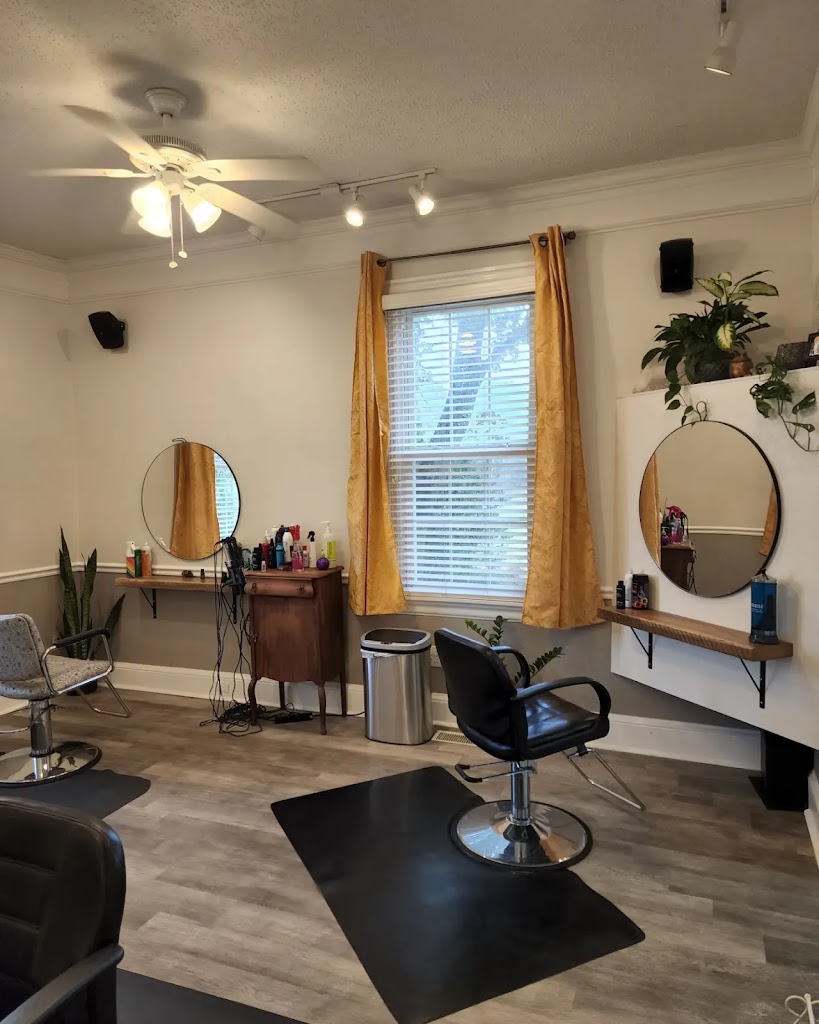 Over the Moon Salon 08098