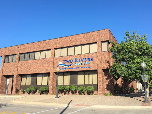 Bank «Two Rivers Bank & Trust», reviews and photos