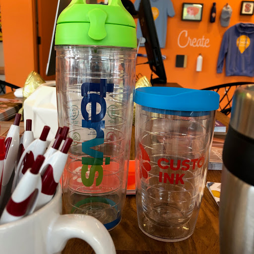 Custom T-shirt Store «CustomInk - Custom T-shirt Store - Richmond», reviews and photos, 3401 W Cary St, Richmond, VA 23221, USA