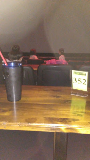 Movie Theater «Northern Lights Theatre Pub», reviews and photos, 3893 Commercial St SE, Salem, OR 97302, USA