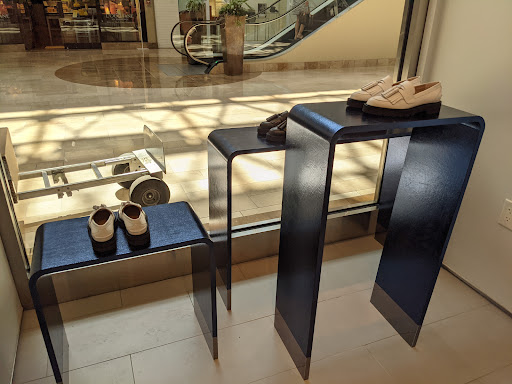 Shoe Store «Stuart Weitzman», reviews and photos, 199 Boylston St, Chestnut Hill, MA 02467, USA