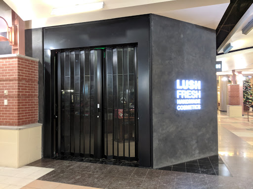 Cosmetics Store «Lush Cosmetics», reviews and photos, 104 Walden Galleria, Buffalo, NY 14225, USA