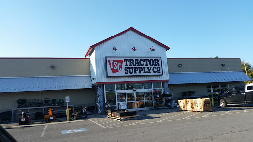 Home Improvement Store «Tractor Supply Co.», reviews and photos, 716 Mohawk St, Herkimer, NY 13350, USA
