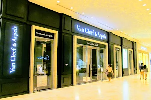Van Cleef & Arpels (Nagoya - Midland Square) ヴァン クリーフ＆アーペル 名古屋ミッドランドスクエア店 image
