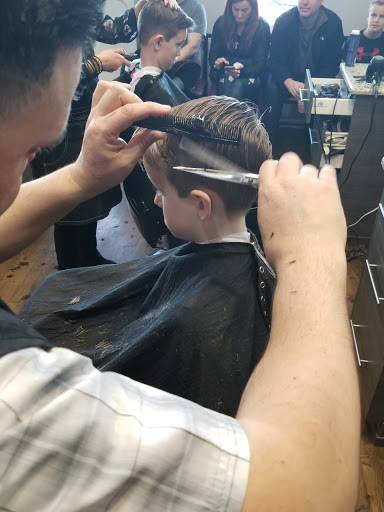 Barber Shop «Hinsdale Barber Shop», reviews and photos, 20 W Hinsdale Ave, Hinsdale, IL 60521, USA