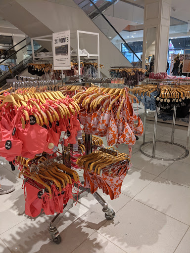 Clothing Store «F21 XXI», reviews and photos, 69 Chestnut St, Beavercreek, OH 45440, USA