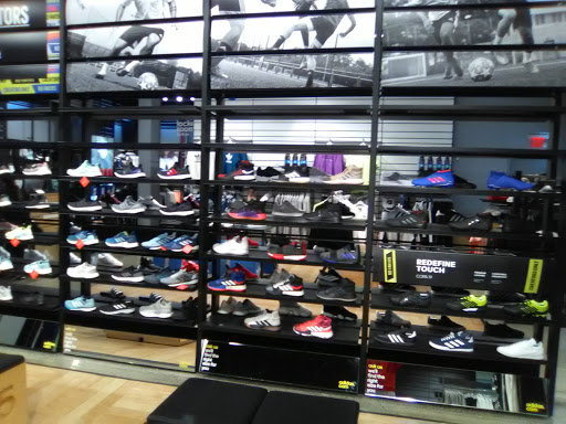 Sporting Goods Store «adidas Store Los Cerritos», reviews and photos, 239 Los Cerritos Center Suite F09B, Cerritos, CA 90703, USA
