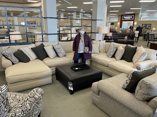 Furniture Store «Raymour & Flanigan Furniture and Mattress Store», reviews and photos, 895 E Gate Blvd, Garden City, NY 11530, USA