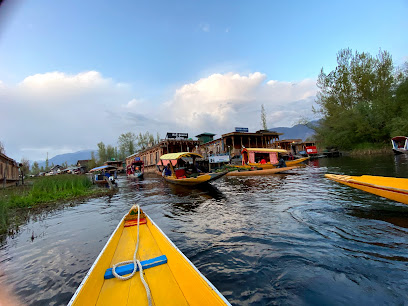 Golden Crest Group of House Boats