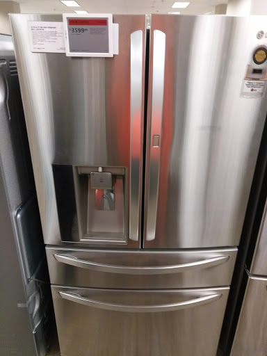 Shopping Mall «Oakland Mall», reviews and photos, 412 W 14 Mile Rd, Troy, MI 48083, USA