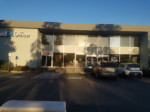 Print Shop «FedEx Office Print & Ship Center», reviews and photos, 116 Andover Park E, Tukwila, WA 98188, USA