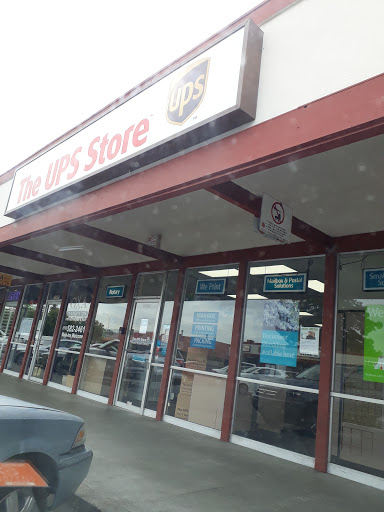 Shipping and Mailing Service «The UPS Store», reviews and photos, 20885 Redwood Rd, Castro Valley, CA 94546, USA