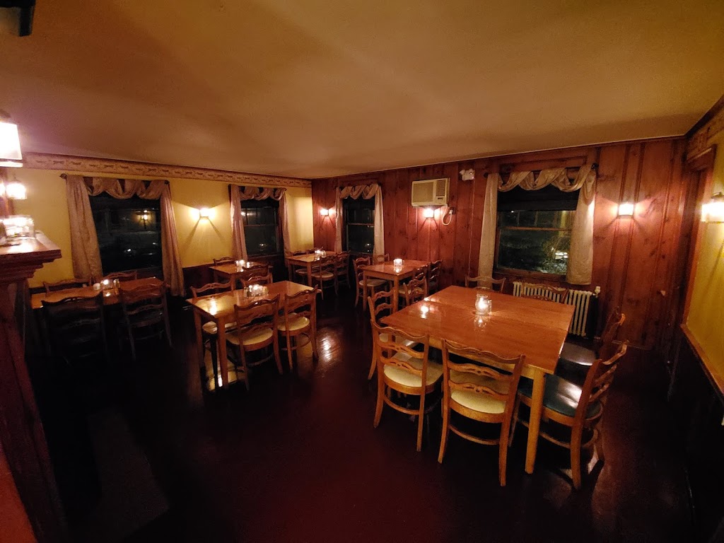 Morrisseys' Front Porch & Pub 03894