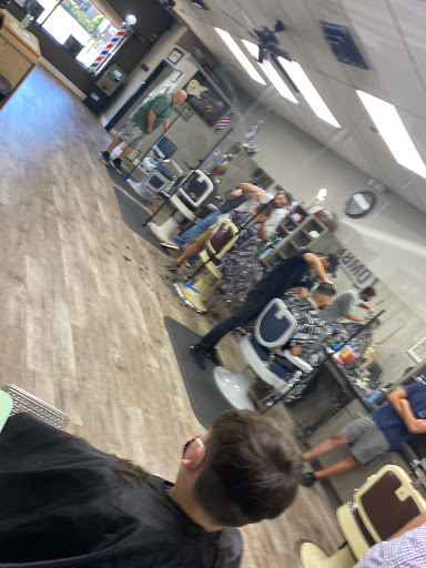 Barber Shop «Lombardos Barber Shop», reviews and photos, 1201 Meriden-Waterbury Turnpike, Plantsville, CT 06479, USA