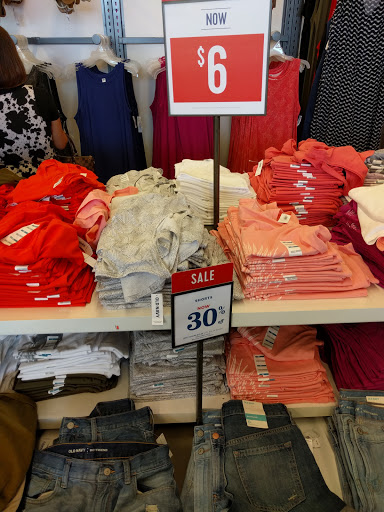 Clothing Store «Old Navy», reviews and photos, 9155 W Stockton Blvd, Elk Grove, CA 95758, USA