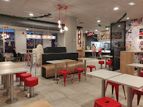 Atmosphère du Restaurant KFC Le Mans Saint-Saturnin - n°4