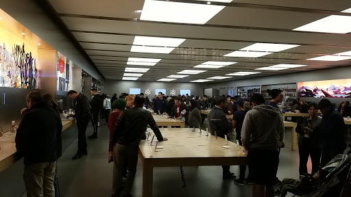 Computer Store «Apple Fashion Valley», reviews and photos, 7007 Friars Rd, San Diego, CA 92108, USA