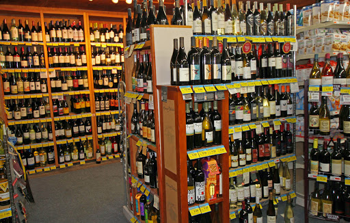 Grocery Store «Manzanita Market: The Little Apple», reviews and photos, 193 Laneda Ave, Manzanita, OR 97130, USA