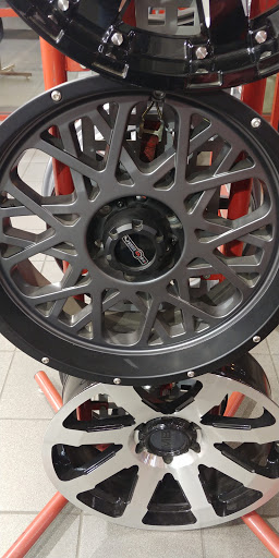 Tire Shop «Discount Tire Store - Longmont, CO», reviews and photos, 379 S Hover Rd, Longmont, CO 80501, USA