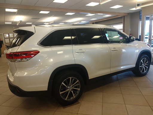 Toyota Dealer «Handy Toyota», reviews and photos