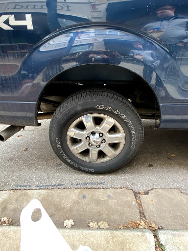 Auto Repair Shop «Darien Tire & Auto», reviews and photos, 6710 IL-83, Darien, IL 60561, USA