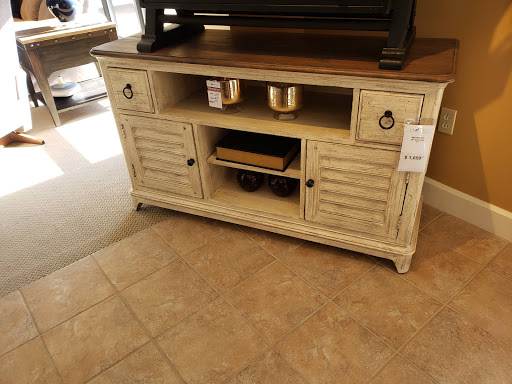 Furniture Store «La-Z-Boy Furniture Galleries», reviews and photos, 7790 Mentor Ave, Mentor, OH 44060, USA