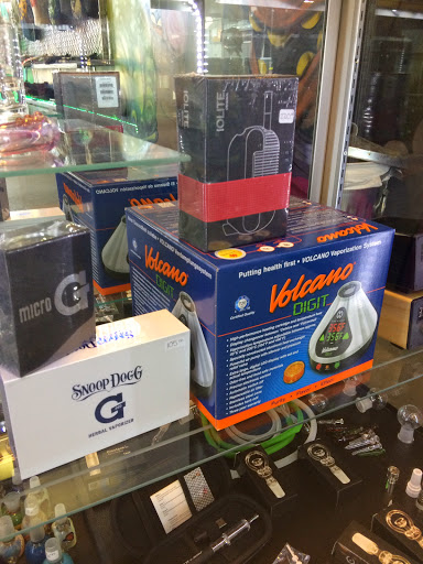 Tobacco Shop «Headz Up LLC», reviews and photos, 2037 State Rd, Cuyahoga Falls, OH 44223, USA