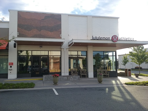 lululemon athletica, 2050 Bond St #120, Charlottesville, VA 22901, USA, 