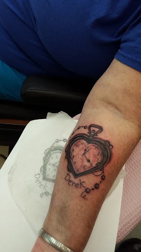 Explore hawaiian tattoo ideas, creative tattoo ideas in Alton, available at Body Treasures Tattooing