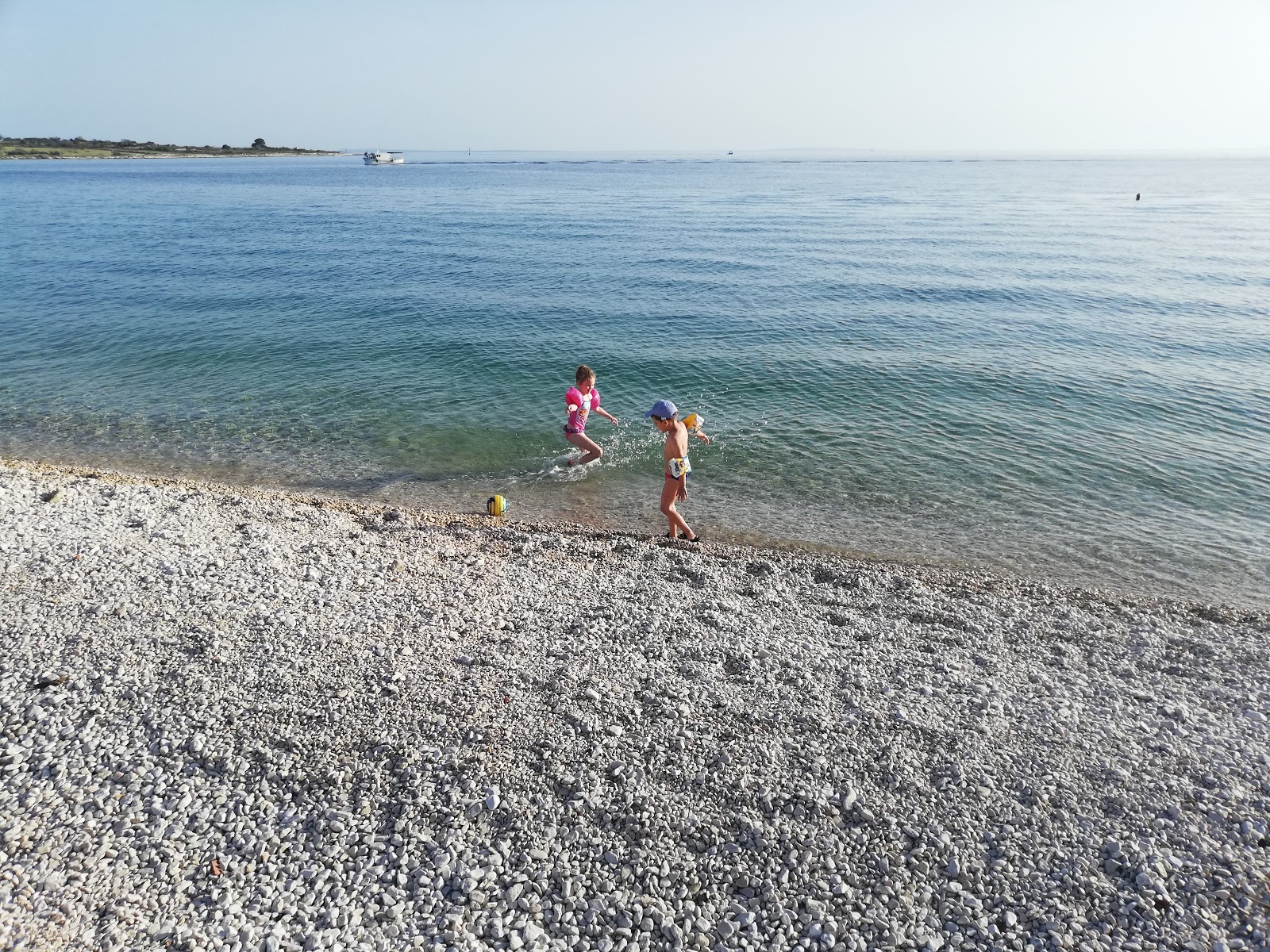 Foto van Riva beach met direct strand