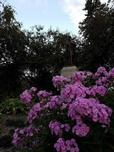 Park «Victory Memorial Parkway», reviews and photos, 4499 Victory Memorial Dr, Minneapolis, MN 55412, USA