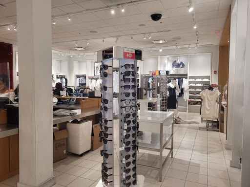 Clothing Store «Express», reviews and photos, 203 Yorktown Shopping Center, Lombard, IL 60148, USA