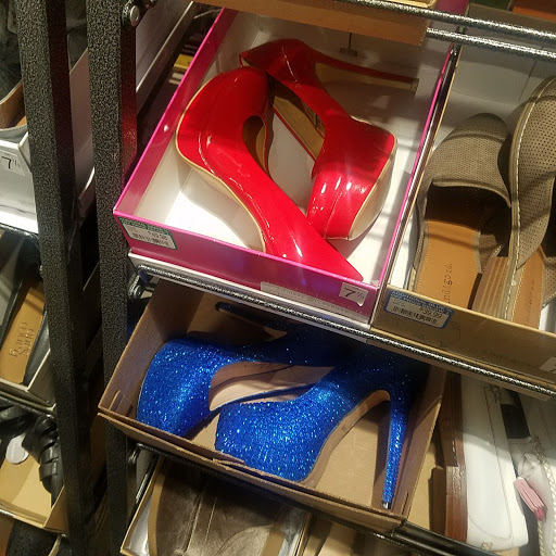 Shoe Store «DSW Designer Shoe Warehouse», reviews and photos, 8502 Eager Rd, Brentwood, MO 63144, USA